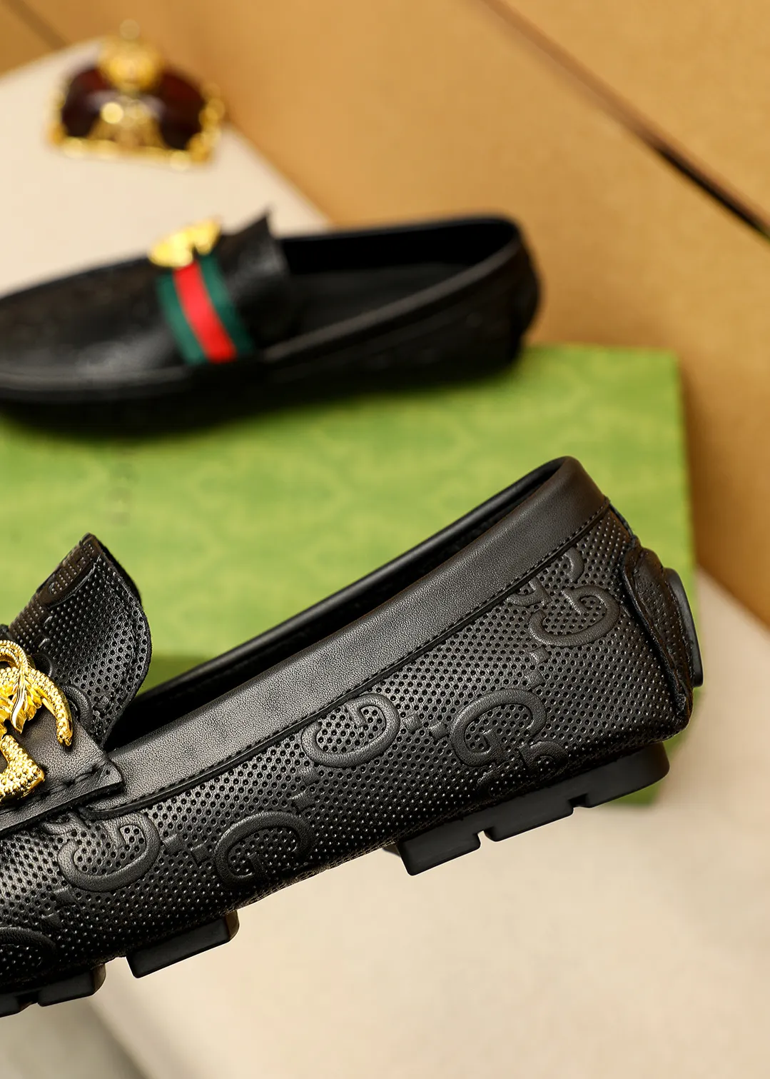 Men's shoes 💰380 💐 Product trademark: GUCCI "Gucci" Doudou shoes Regular size: 38-44 (45.46.47🉑️Customized) Product materials: Selected imported first-layer calfskin embossed upper + luxury hardware buckle, imported pig leather lining. Strong three-dimensional visual effect, original outsole color: 1⃣️color optional
